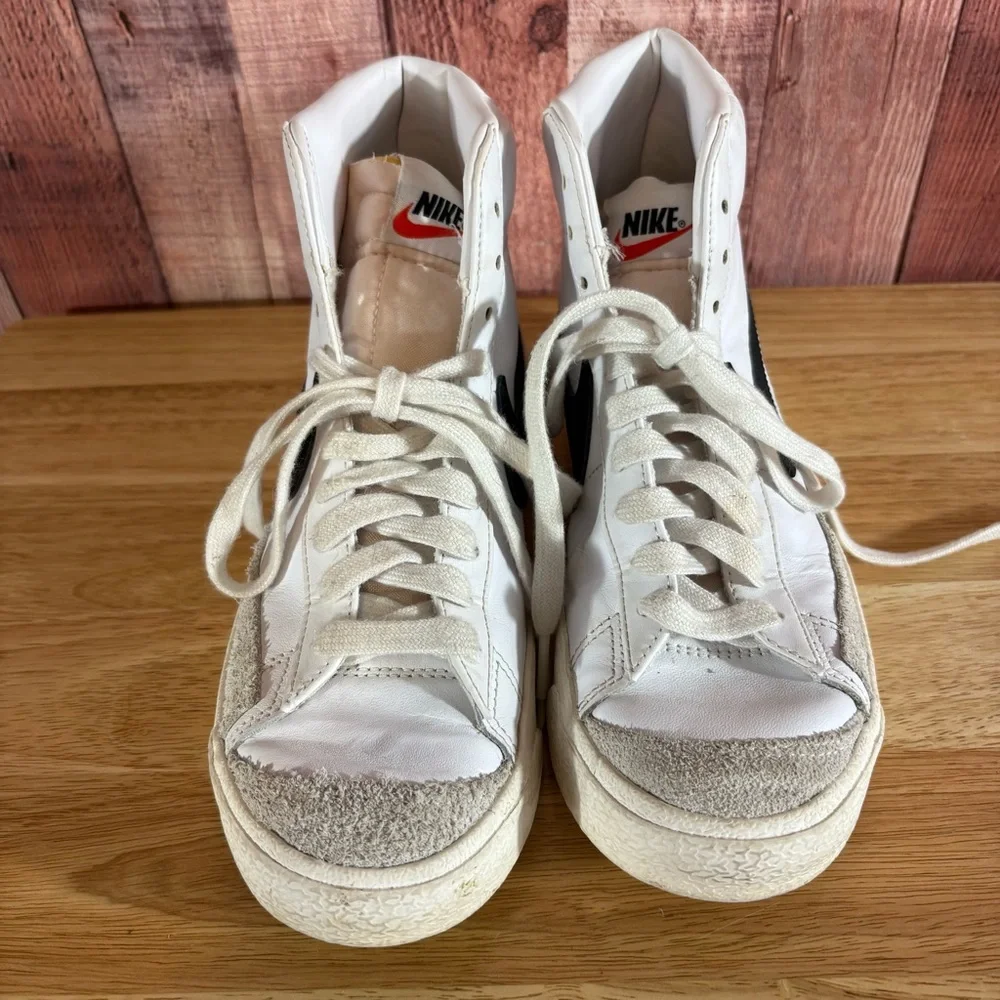 Nike White Blazer Mid 77‎ Sneakers Size 7